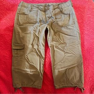 Lucky Brand khaki capri pants SZ 12/31
